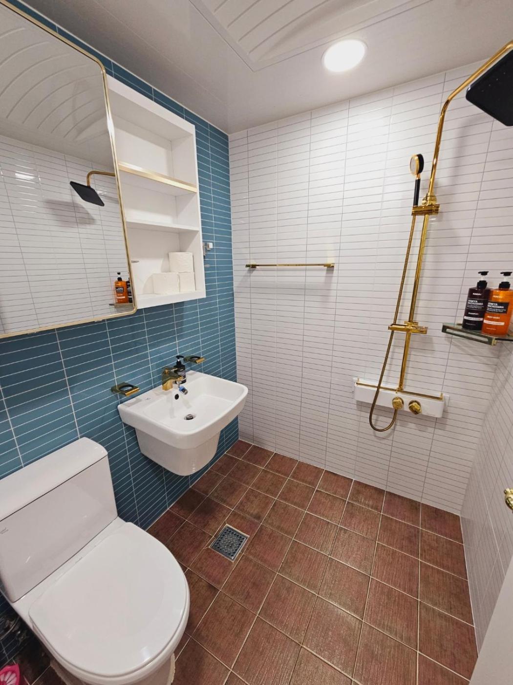 Hwaogok Large Three Bedroom - 10mins To Gimpo Airport Villa *